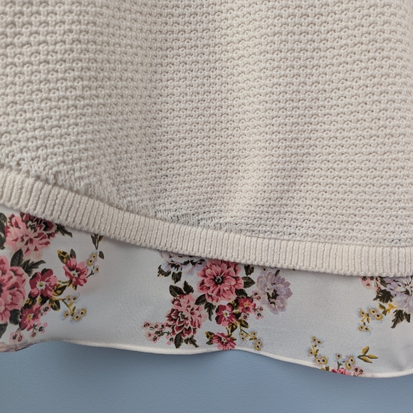 LOFT Sleeveless Cream Knit Top with Floral Hem – Size Large - Picture 4 of 8